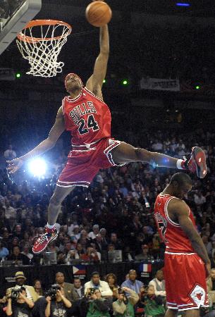 燃情冰雪说走就走第二季谁还在扛雪板？雪如意雪场免费寄存yyds啦！（燃情冰雪·说走就走第二季：雪如意雪场免费寄存上线，雪板不用扛！）