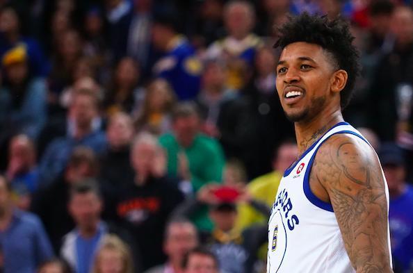 前锋伤愈回归轰出世界波（伤愈复出，前锋一记世界波惊艳全场）