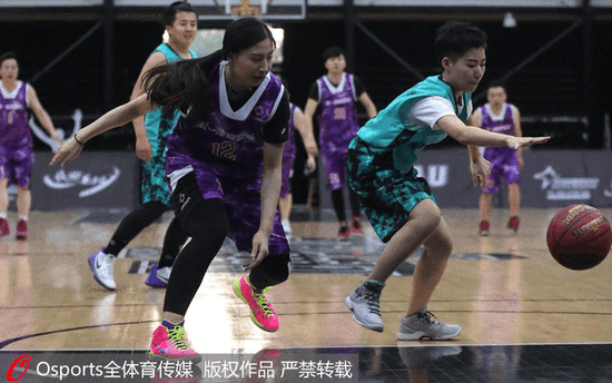 宏远U15防守细节不足致张懿赵杰突破成功（防守细节不到位，宏远U15难阻张懿、赵杰突破）