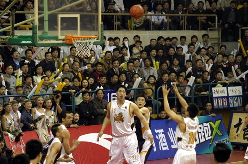 尤文vs卡利亚里首发：弗拉霍维奇领衔！伊尔迪兹、小图拉姆在列（尤文对阵卡利亚里首发出炉：弗拉霍维奇挂帅，伊尔迪兹、小图拉姆入选）