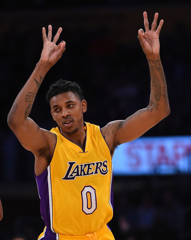 NBA交易市场动态：湖人完成外援签约,（NBA交易市场新动向：湖人敲定外援签约）